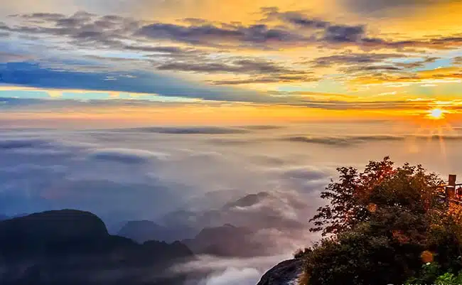 Emei-Mountain-4 - China Xian Tour: Private & Tailor-Made China Tours Sichuan Mount Emei Sunrise
