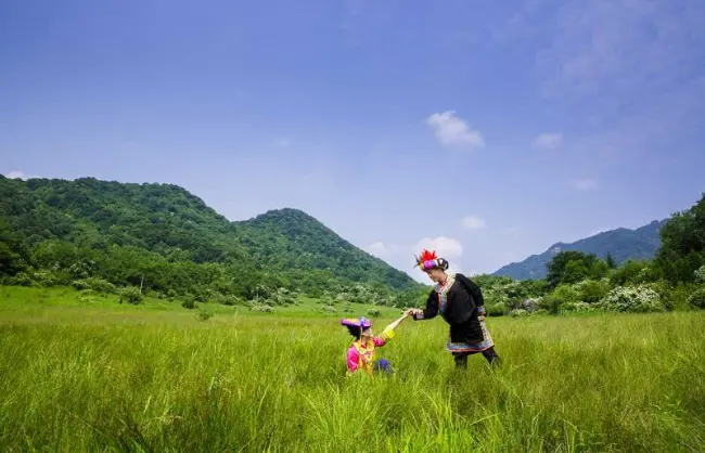 Monkās Mound in Jialing River Source Scenic Area - China Xian Tour: Private & Tailor-Made China Tours Monkās Mound in Jialing River Source Scenic Area