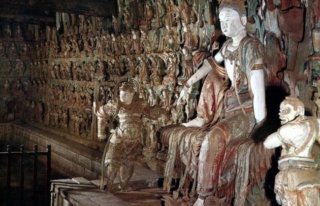 Statues in Shuanglin Temple