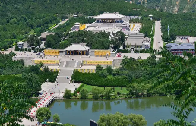 The Grand Yellow Emperor Mausoleum and What to See