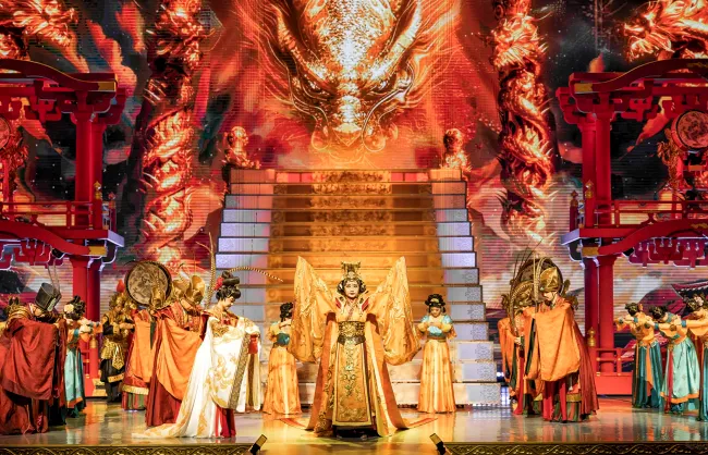 emperor wuzhetian in tang dynasty show | China Xian Tour: Private & Tailor-Made China Tours The scene of legendary Empress Wu Zetian holding court in Tang Dynasty Show in Xian