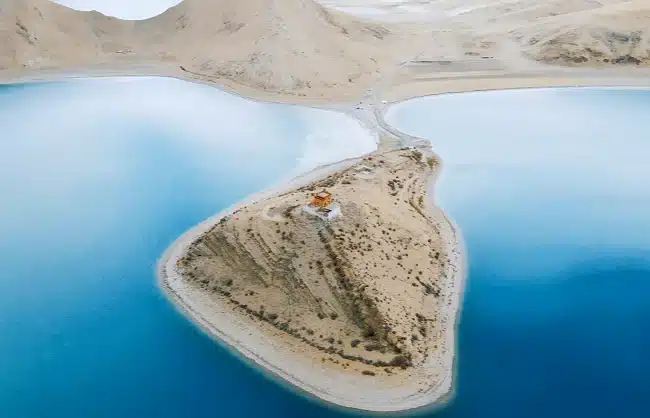 Rituo Monastery on Yamdrok Lake