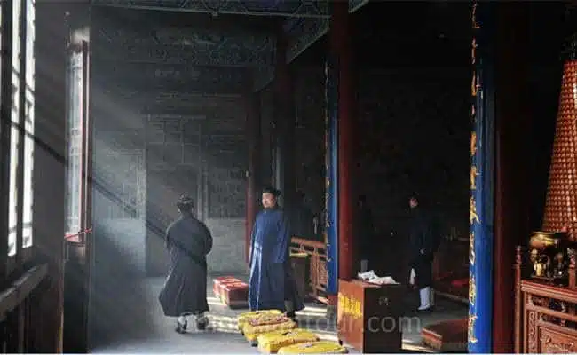 Explore Xian Baxian’an Antique Market