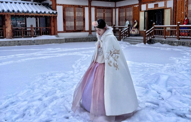 Try on Korean ethnic attire for photos
