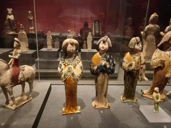 Exhibits in Shaanxi History Museum