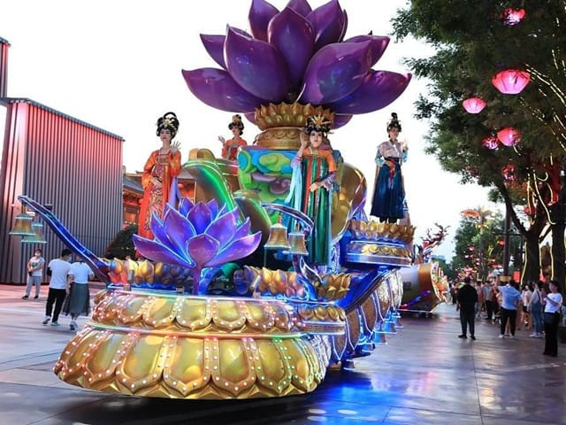 float parade performance in Great Tang All Day Mall - China Xian Tour: Private & Tailor-Made China Tours float parade performance in Great Tang All Day Mall