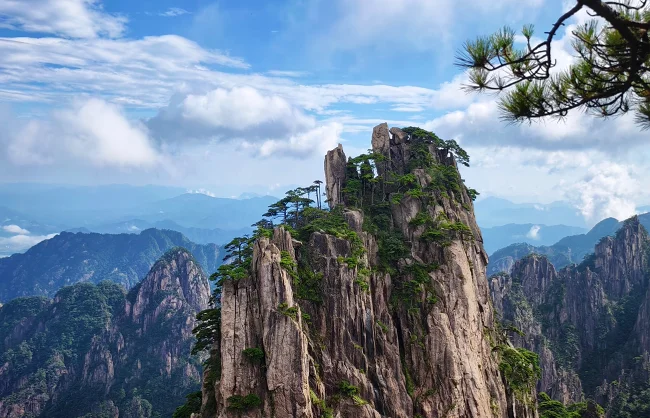 breathtaking-scenery-of-huangshan | China Xian Tour: Private & Tailor-Made China Tours breathtaking-scenery-of-huangshan
