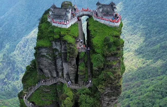 climb-fanjingshan-to-feel-being-close-to-the-sky | China Xian Tour: Private & Tailor-Made China Tours climb-fanjingshan-to-feel-being-close-to-the-sky