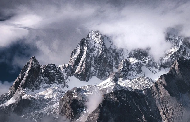 jade-dragon-snow-mountain-in-cloud-and-mist | China Xian Tour: Private & Tailor-Made China Tours jade-dragon-snow-mountain-in-cloud-and-mist
