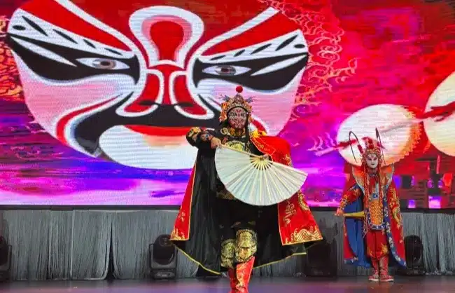 kuanzhai alley sichuan opera face-changing - China Xian Tour: Private & Tailor-Made China Tours Kuanzhai Alley Sichuan Opera Face-changing