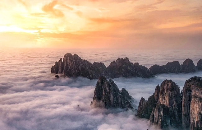 mount-huangshan-in-the-sea-of-clouds | China Xian Tour: Private & Tailor-Made China Tours mount-huangshan-in-the-sea-of-clouds