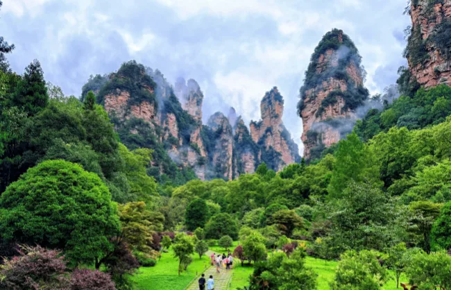zhangjiajie-huangshizhai | China Xian Tour: Private & Tailor-Made China Tours Huangshizhai Scenic Area in Zhangjiajie National Forest Park