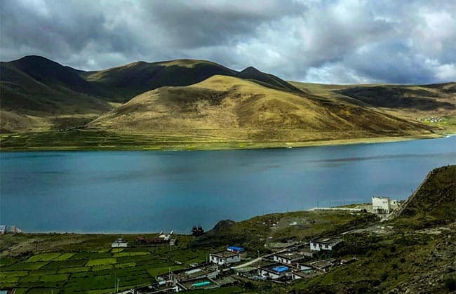 Yamdorktso Lake: One of the Highest Lakes in the World