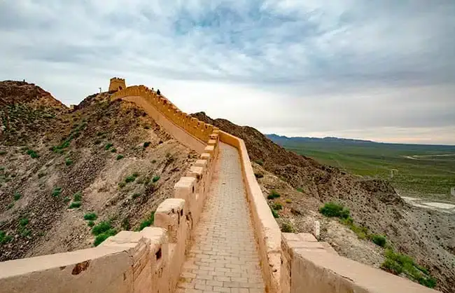 Overhanging Great Wall