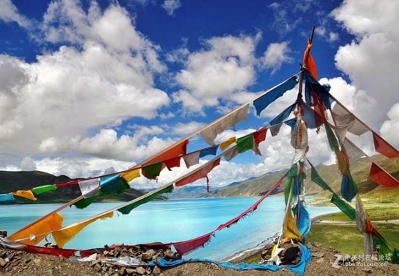 Yamdrok Lake