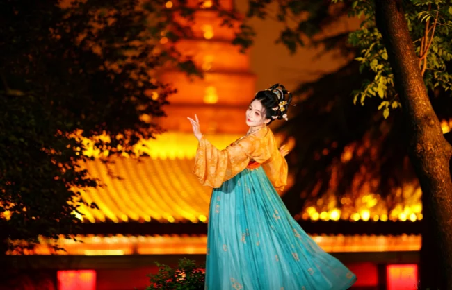 Hanfu experience at Xi'an Datang Everbright City