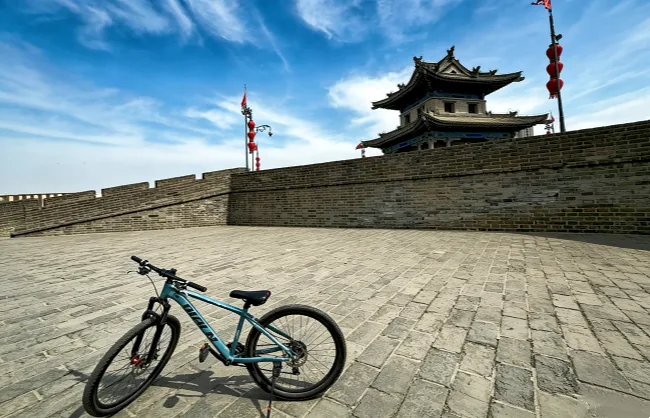 cycling-on-xian-city-wall | China Xian Tour: Private & Tailor-Made China Tours Cycling along the ancient Xi'an City Wall
