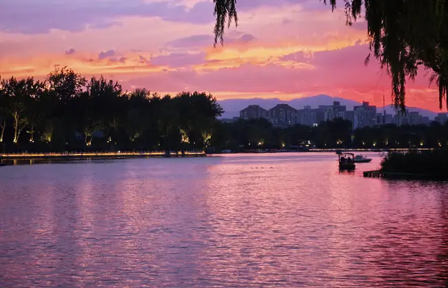Enjoy a beautiful sunset over Shichahai Lake Beijing