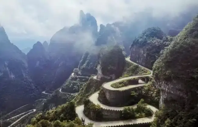 Tianmen Mountain 99 bend