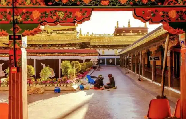 Tibet-Lhasa-Jokhang-Temple(3) | China Xian Tour: Private & Tailor-Made China Tours Tibet Jokhang Temple