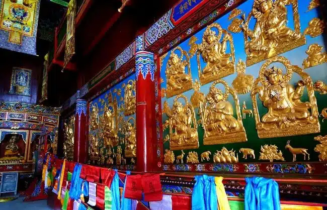 Exquisite sculptures in Dazhao Monastery in Inner Mongolia