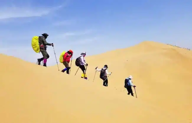 Hiking in Kubuqi Desert