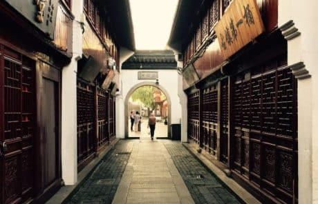 Seven Treasure Town & Zhujiajiao Water Town Group Tour
