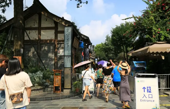 Chengdu Wide and Narrow Alley - China Xian Tour: Private & Tailor-Made China Tours Chengdu Wide and Narrow Alley