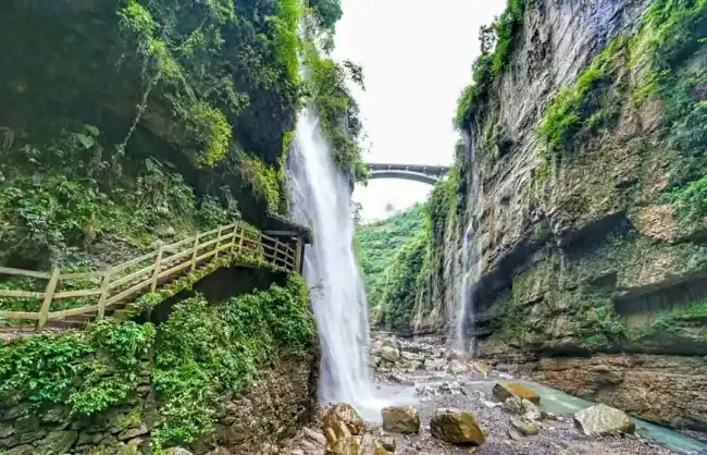 Yunlong Ground Fissure in Enshi Grand Canyon