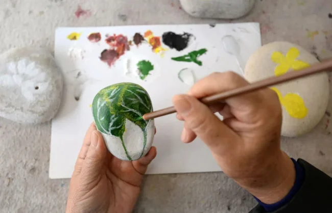 Guilin Pebble Painting - China Xian Tour: Private & Tailor-Made China Tours Guilin Pebble Painting