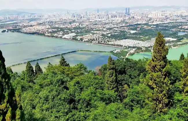 Dianchi Lake – The Crescent Gem of Kunming