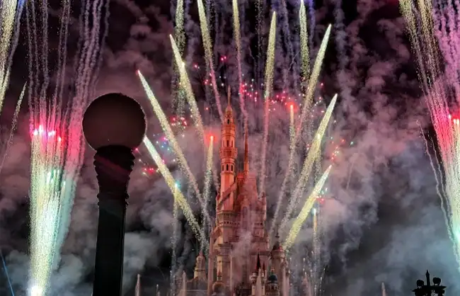 hong-kong-disney-firework-show