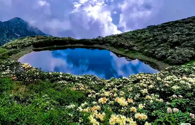 wash horse pool | China Xian Tour: Private & Tailor-Made China Tours Wash Horse Pool in spring in Dali, Yunnan