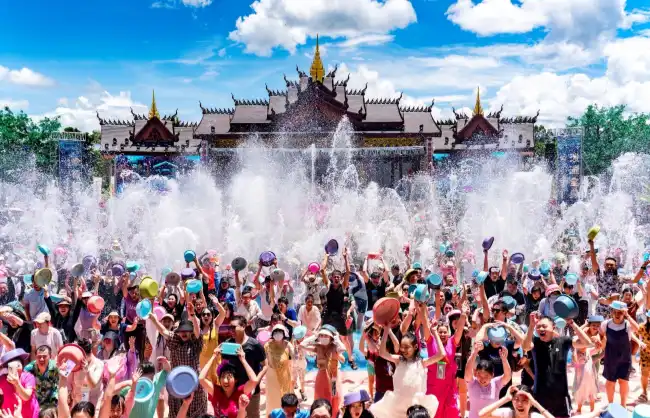 water-splashing festival in xishuangbanna yunnan - China Xian Tour: Private & Tailor-Made China Tours Water-splashing Festival in Xishuangbanna, Yunnan