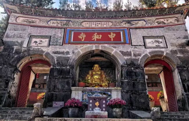 zhonghe temple | China Xian Tour: Private & Tailor-Made China Tours Zhonghe Temple, Cangshan Mountain, Dali, Yunnan