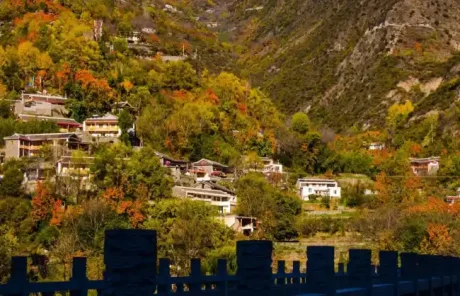Zhonglu Tibetan Village in Autumn - China Xian Tour: Private & Tailor-Made China Tours Danba Zhonglu Tibetan Village in Autumn
