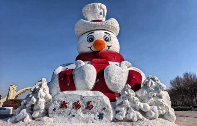 Giant snowman in Sun Island