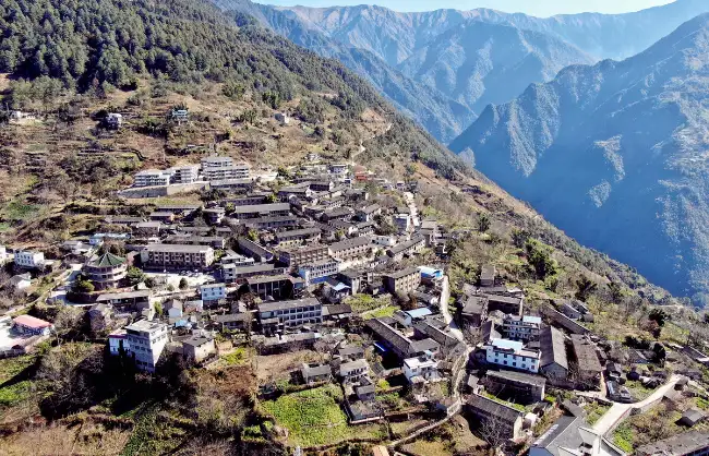 Zhiziluo Town along Nu River