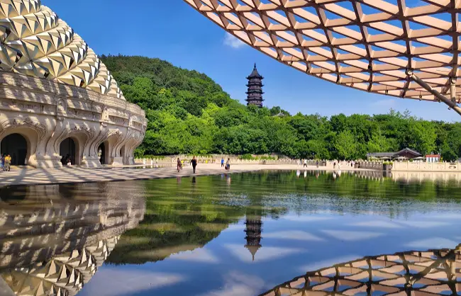 Buddha Crown Palace on Niushoushan resembling a Buddha's hair bun