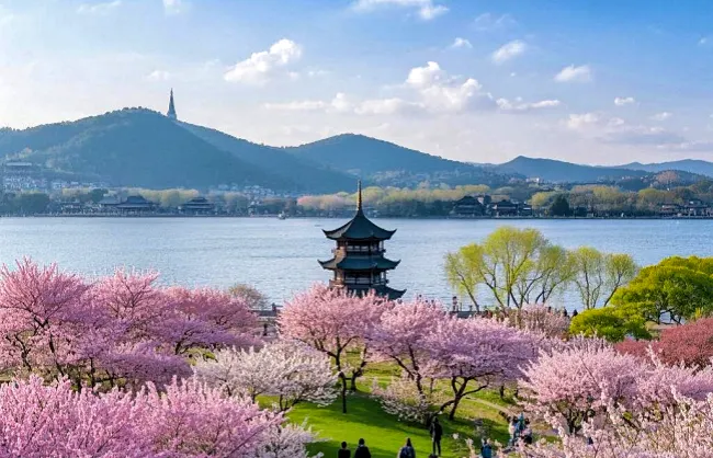 Spring blooms of Hangzhou West Lake