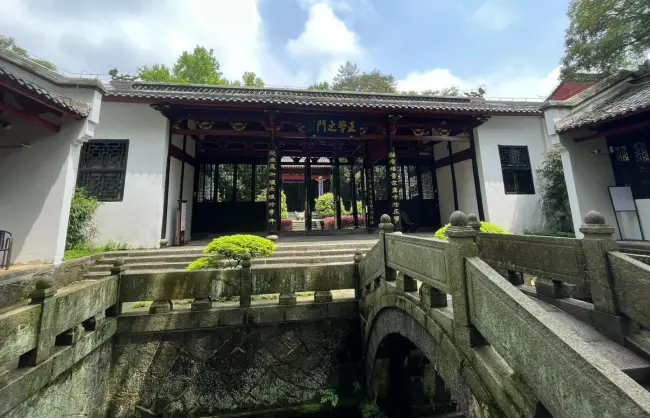 Bailudong Academy in Jiangxi - China Xian Tour: Private & Tailor-Made China Tours Bailudong Academy in Jiangxi