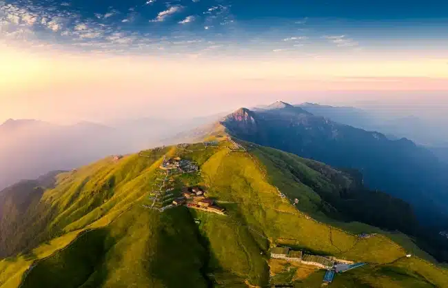 wugong-mountain-golden-peak - China Xian Tour: Private & Tailor-Made China Tours Jiangxi wugong-mountain-golden-peak