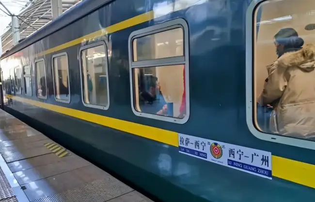 guangzhou-tibet-train