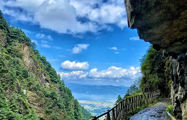 hiking-along-the-shaded-trails-in-cangsha-mountain | China Xian Tour: Private & Tailor-Made China Tours Hiking along the shaded trails in Cangshan Mountain