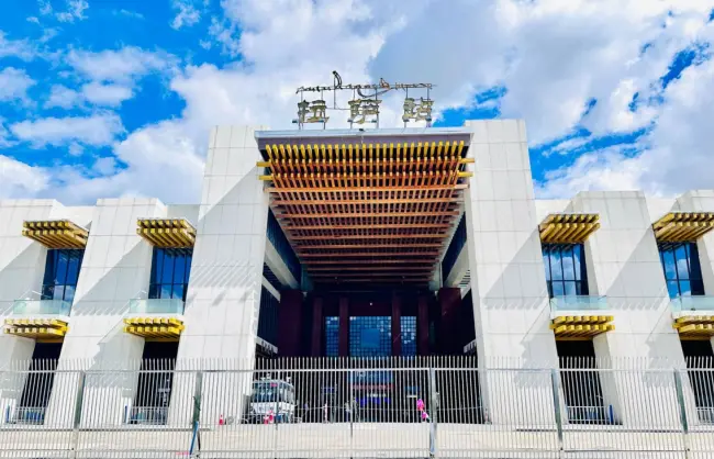 lhasa-train-station - China Xian Tour: Private & Tailor-Made China Tours Lhasa Train Station