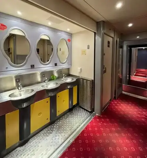 qinghai-tibet-train-toilets