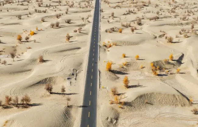 Xinjiang Taklamakan Desert highway