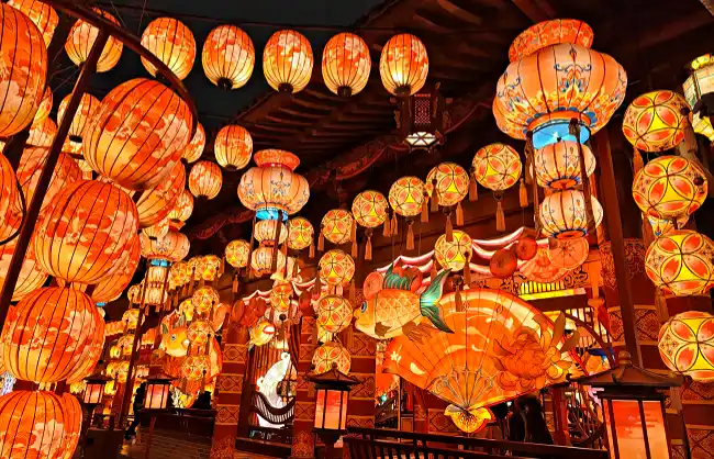 watching-lanterns | China Xian Tour: Private & Tailor-Made China Tours Watching lanterns during Lantern Festival