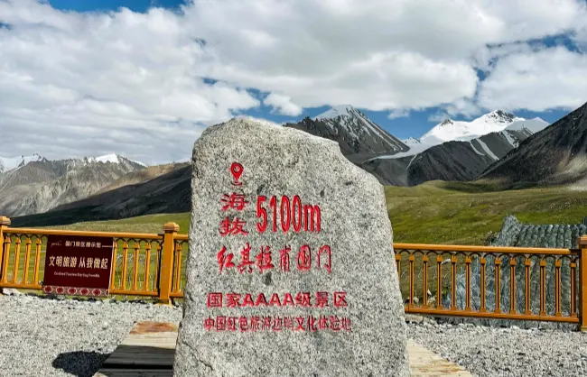 khunjerab-pass | China Xian Tour: Private & Tailor-Made China Tours Khunjerab Pass border scenery