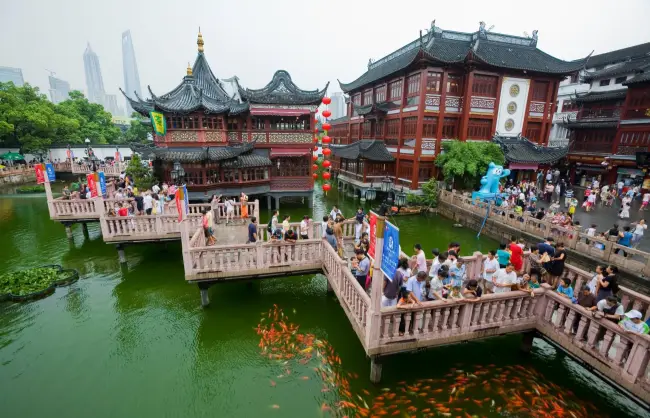 Nine Zigzag Bridge in Yu Garden